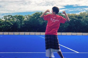 あれはまだ夏の暑い日...
初めてみたホッケー 場は一面鮮やかなブルーでびっくりしました！
.
さくらジャパンの応援Tシャツは、そう！！桜色ピンク
東京2020...