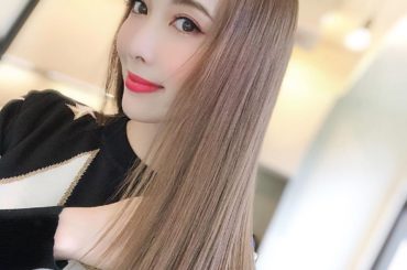 髪の毛の駆け込み寺 #アールサロンアオヤマ で、カラーとシリカトリートメントしてもらいました
担当はいつもの井上智咲（ちさき）さん
明るめのくすみ色で仕上げてく...