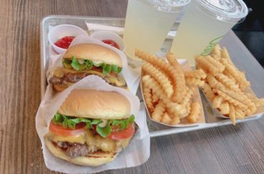 *
*
ファーストフードだいすき
*
なおちゃんと全く同じ組み合わせ〜
*
*
#shakeshack #ハンバーガー #ポテト #レモネード #大好き #美...