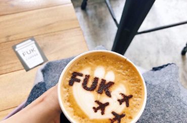 福岡

福岡にある　#fukcoffee 
福岡空港のコードを使ってあるロゴがかわいくて
"福岡さん"としてずっと気になってたんだ〜

ステッカーはスマホの裏に...