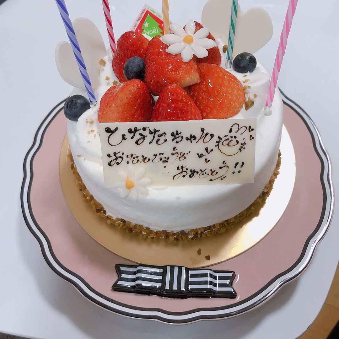 松本日向 ちょっと前に19歳の誕生日迎えました ねねちゃんがプレゼントしてくれた可愛いお皿の上にねねちゃんが祝ってくれた誕生日ケーキ 皆からの沢山のお祝いメッセージ沢山 Moe Zine