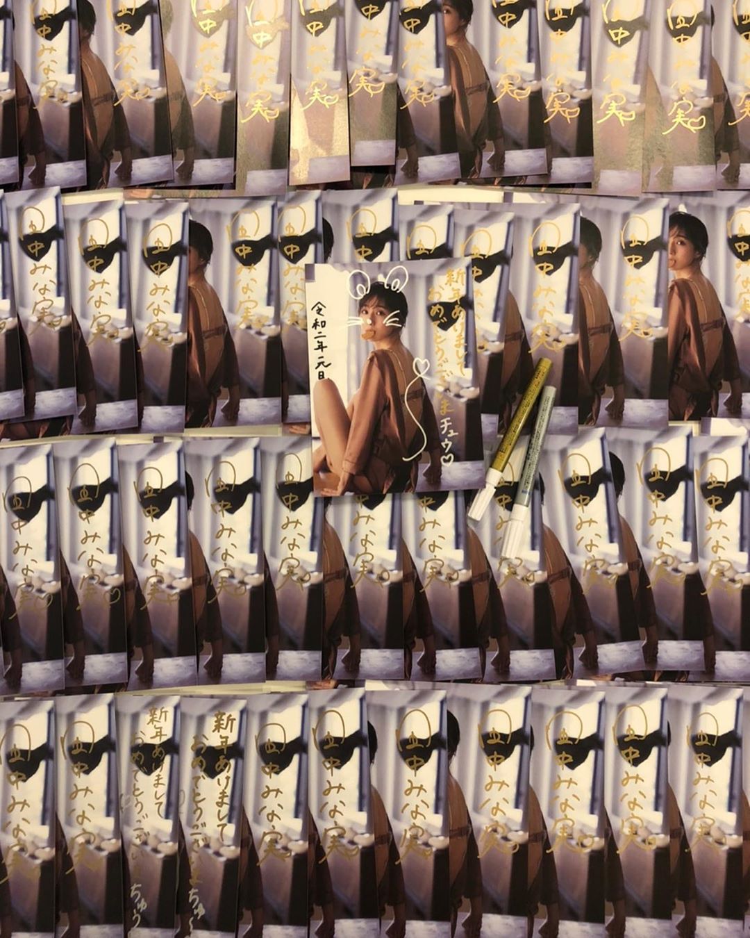 田中みな実 新年あけましておめでとうございます きょうは祖父の92歳のお誕生日 親戚みんなで集まってお祝いをしました みんな写真集をいーっぱい買ってくれていたから Moe Zine