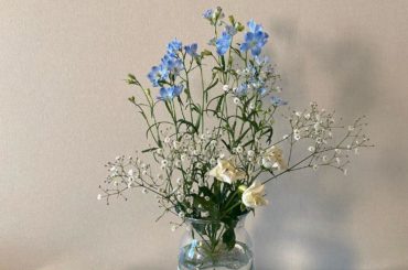 *
お花を買いに行ってきました
部屋も明るくなって見てるだけで心が癒されます
青いガーベラがお気に入り
*
*
#ベルフィニューム 
#かすみ草 
#スイートピ...