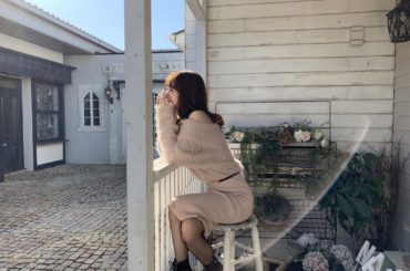 .
肩出しあざといですね〜。
萌え袖あざといですね〜。
これは衣装なので許してくださいね〜。
(めちゃめちゃ予防線張るじゃん...笑)
....