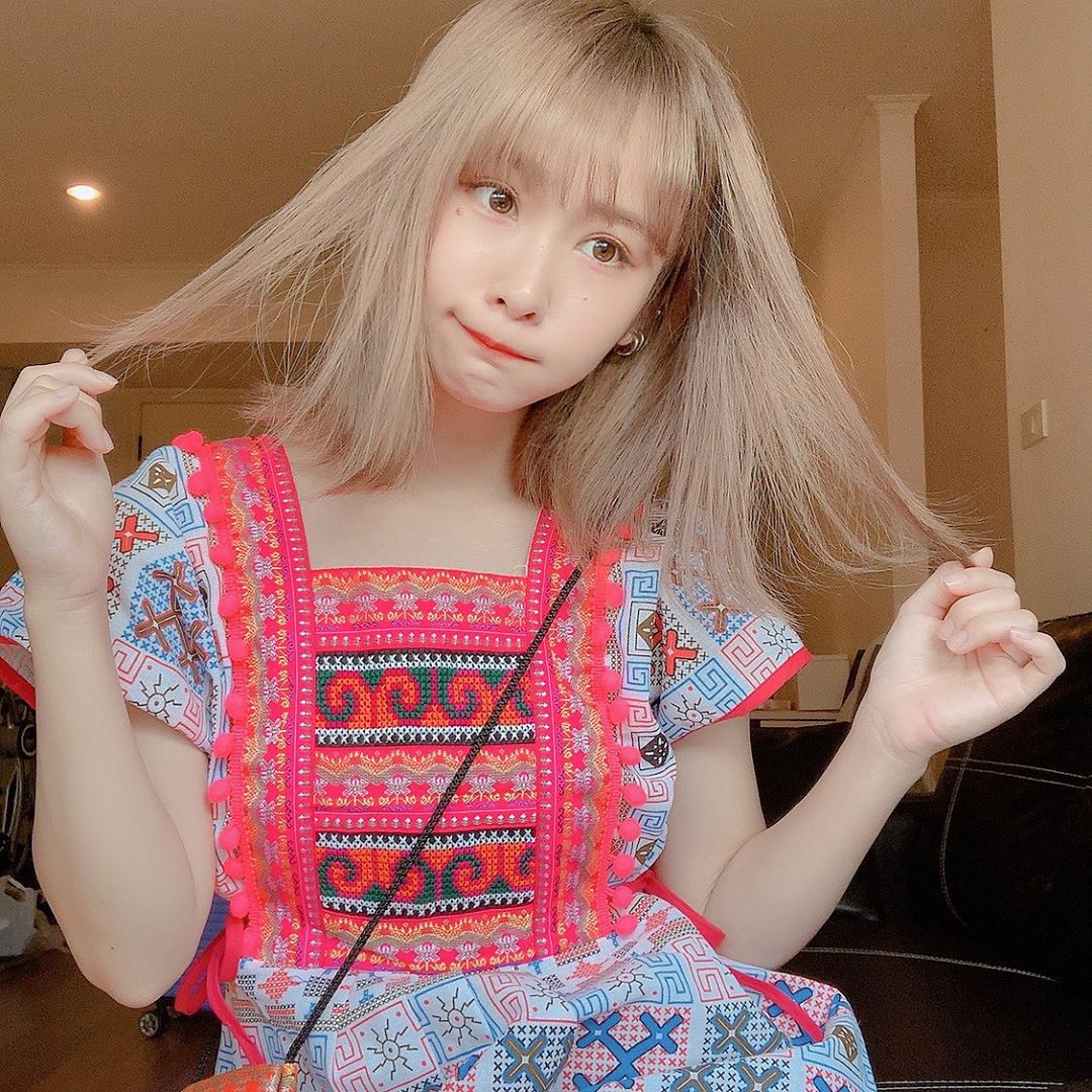 増井みお タイ最後の日 この衣装の名前 聞いたけど忘れた 派手派手 Thailand Bangkok タイ タイ料理 グリーンカレー いっちゃんおいし Moe Zine