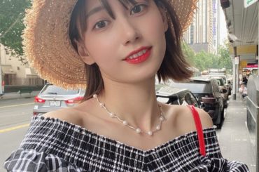 メイクをちょっと変えてみた！
そわちゃんにもらった @bobbibrownjapan の赤リップでカバンの色に合わせてみたよ〜
アイメイクは @hudabeau...