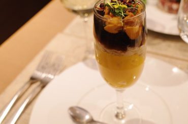 中目黒にあるフレンチ Les deuxへ
・
全部キラキラしてて目で見ても楽しくて美味しい。
・
フレンチって大きいお皿に少しだけ乗ってるイメージがあったけど、...