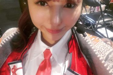 .
3年前のメイクさんと同じという
ありがたさ
メイクさんも私達の表現したいところを
一緒にずっと考えてくれた大切なメンバーなのだ！
今回はエクステつけなかった...