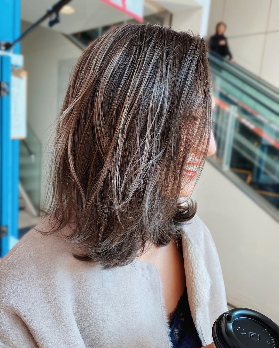 山賀琴子 本日のわたくし お気づきでしょうか 髪の毛染めました 前回ブリーチしたところが 良い感じにメッシュになって 角度や 髪型によって色の見え Moe Zine