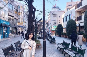 初春

お正月セールで一目惚れした
@latelier_du_savon_official の
コートワンピース。
まだ早いかなぁと思いつつ着ちゃったんだ 上着...
