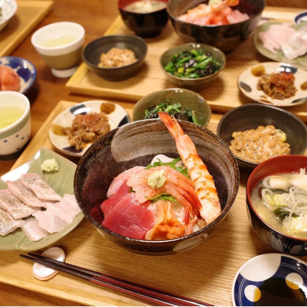 海鮮丼 Moe Zine