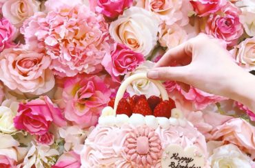 バックに見える…ケーキです﻿
﻿
﻿
可愛くてオシャレな誕生日ケーキ探してて﻿見つけたの﻿
﻿
喜んでくれて良かった﻿
﻿
﻿
﻿
#誕生日ケーキ #誕生日パー...
