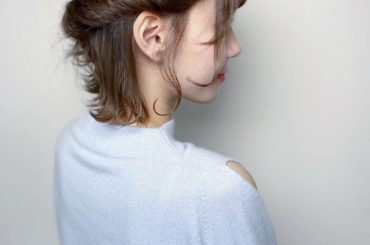 @eisho_takahashi さんにヘアアレンジして頂きました〜！
アレンジついでに前髪もシースルーっぽくしていただいた
.
.
お洋服はニットは @cel...