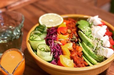 You are what you eat. Tonight I’m a vegan bowl :)) How about you ?? 你吃什麼就像什麼。我今晚...