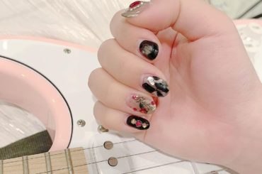 *
かっこいい系でおまかせネイル！
でも26日のバンドライブまでもたなさそううぴえん
#nails...