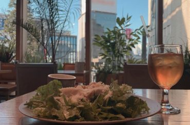 しっとりチキンのサラダとルイボスティー﻿
﻿
#アンジェラ芽衣 #写真 #photo #ご飯 #グルメ #あんじぇグルメ #サラダ...