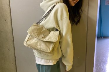 .
だんだん黒を選ぶことが少なくなってきましたねぇ、最近。
明るい寒色がとくに好き。
#saintlaurent...