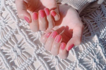new nail ︎
実際見るとピンクと赤と紫の
中間みたいな色でとっても可愛い〜
・
・
#chipieeenail #nail #バレンタインネイル  #ピ...