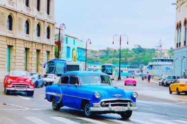 HABANAの街はかわいい。

本当に凄い数のクラシックカーが走ってて、カラフルで素敵！

cubaはラム、葉巻、チョコ、蜂蜜、野球などなど有名との事でよるはモ...