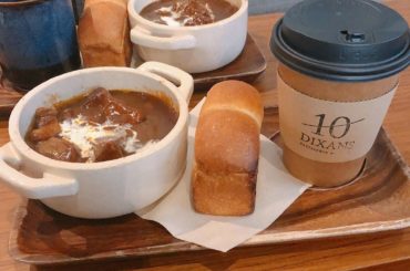 .
@seina___ff と行ったカフェのご飯︎
.
ごろごろと具材の入ったビーフシチューに
温かいもちもちなパンをちぎりながら
つけて食べるのが幸せでした...