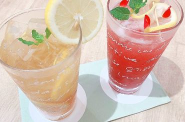 .
.
.
みんなのおすすめカフェがあったらぜひ教えてください
.
これは原宿？表参道？ら辺のカフェにさとちゃんとふらっとよった時に飲んだジュース
.
美味し...