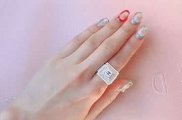Cute撮影の時にスタイリングしてもらったやつ
.
ネイルともいい感じ
.
.
.
#chanel #ring # #accessory #nail #hand...