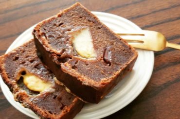 .
家にあったバナナ
チョコレート
スキムミルク
米粉
バター
コアントロ
卵を目分量で混ぜて
まんなかに　#デイリーミルク まるまるいっぽん！
しっとり、ずっ...