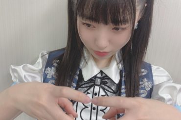 
水色のきらきら衣装﻿
きらきらしてて本当にかわいい。﻿
この衣装はピンク色のVer.もあるんだけどね、ソロコンサートのアンコールのスカートで着てたんだよ〜﻿...