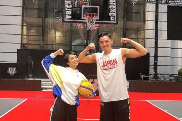 3x3のパイオニア・落合智也選手と、
いつも通り無謀にも！対決させていただきました！笑
.
...ドSな落合選手に見事におちょくられて完敗っ笑
身長166㎝の私...