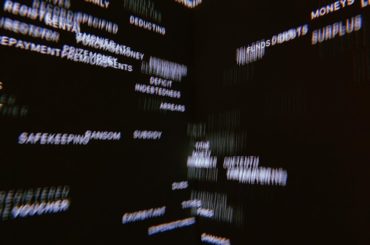 4年前、NYのMoMAで﻿
修復されたばかりの＂LOVERS＂をみた﻿
﻿
35歳で亡くなった古橋悌二氏の遺作で﻿
歩き走り抱き合おうとするおぼろげな人の影が﻿...