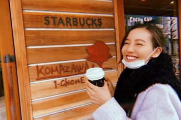 撮影の空き時間におしゃれなスタバへ。
おしゃれなカスタムメニューを教えてもらって、即決。満面の笑み。
友莉亜ちゃん（@edayuri_official）にご馳走...