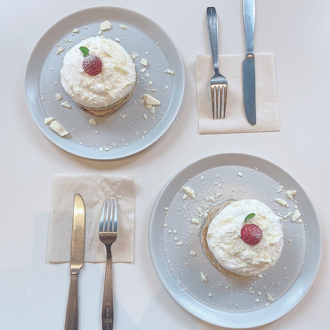 山根涼羽 スーホルムカフェ 梅田 おいしすぎたぁぁ 生クリームも美味しいし パンケーキも美味しくて 甘々で最高でした カフェ Moe Zine