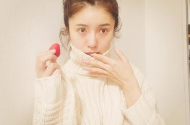 .
肩の出てるハイネックニット
@17kg_official
普段はラフでかわいい感じが
すきです
イチゴすきすぎる
#
#いちご
#strawberry 
#...