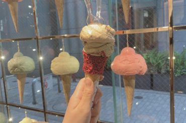 可愛いアイス屋さんがあったので入ってみた﻿
美味しかったぁぁ。﻿
好きなアイスの味はチョコミントとピスタチオ﻿
写真はキャラメルとピスタチオ。笑﻿
﻿
#アイス...