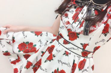 
﻿
#渡辺麻友 さんの卒業コンサートで作られた衣装です！生地に薔薇がプリントされていてとっても可愛い衣装なんです！﻿
﻿
私はまだ加入前だったので、初めて着...