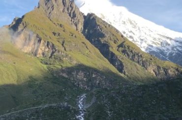 おはよう
気持ちの良い朝だ〜
いい天気の日、ネパールのこの景色を思い出すよ。
恋しいよ〜早くいきたい〜
素敵な１日を〜
.
#標高4000m
#nepal #ネ...