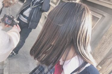 写真を見てるえりい
・
・
・
#AKB48 #思い出マイフレンド #MV
#ミュージックビデオ #カメラ
#写真部 #制服 #青春 #アオハル
 #高校生 #...