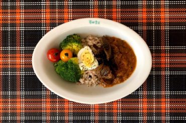 毎日、カレー食べてる笑
.
使った事のない食材を使ってみたいシーズンで、マグロのアラをカレーにしてみました
.
ゆで卵失敗。笑
.
マグロのアラは、醤油・酒・み...