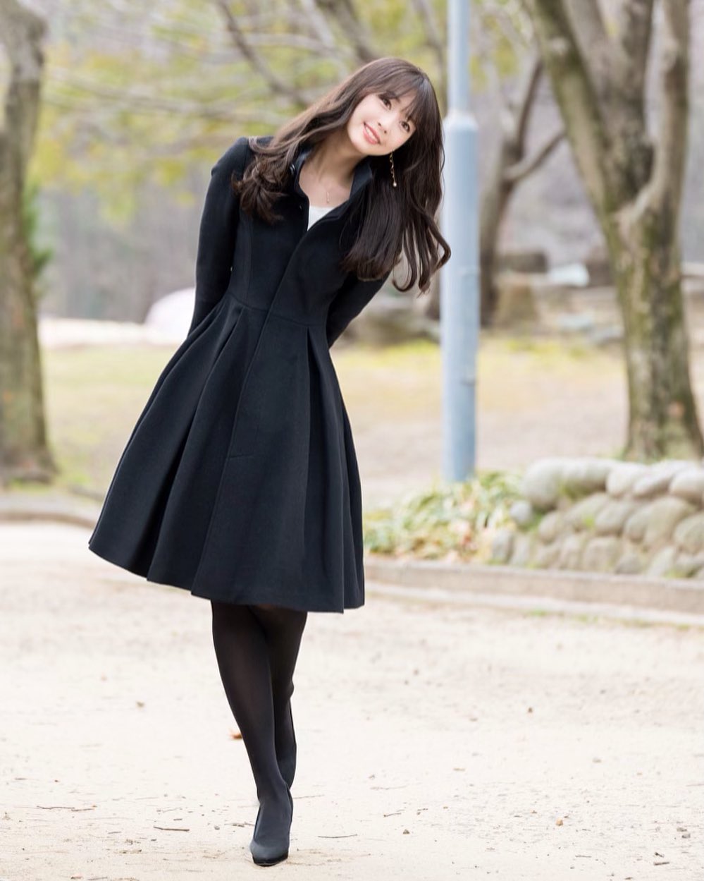林紗久羅 まーきのっ 的なポーズ Ruirueboutique Official さんの コートはシルエットがキレイで とても好きです Moe Zine 林紗久羅 まーきのっ 的なポーズ Ruirueboutique Official さんの コートはシルエットがキレイで とても好きです Moe Zine