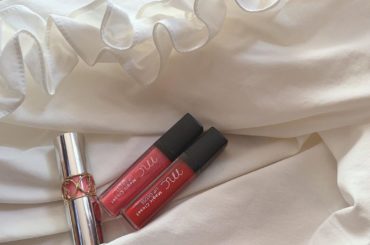 *
*
左からメイク紹介〜
*
YSLのリップ！
見た目がかわいい〜
ピンクだからさりげなく色がついてくれます〜
3COINSとGirlsAwardの
コラボ...