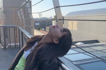 うんちょこちょこちょこぴー
今日もお疲れ様です！
先日高校からの友達に撮ってもらいました
最近私はトイレットペーパー無くなった時どうしようってずっと考えてます ...