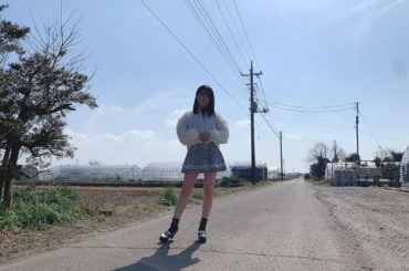 *
*
おでかけさきで撮ったこの前の私服〜！
*
チェックのトップスの上に
白いフリフリがついた上着を着て
黒チェックのレースがついたスカートを
着ました〜！...