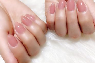 最近はずっとシンプルなネイル
今は春らしく甘すぎない深めなpink　
透明感があってお気に入りです
春まだかな
#nail#newnail#pinknail#...