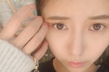 ･
今日は
@awakeskin_jp
の日焼け止めと下地
コンシーラーと
アイブロウと
アイシャドウと
リップだけ
シャドウはブラウンをまぶたに薄く広げて
目...