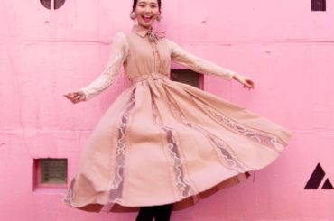 衣装のお問い合わせが多いので順次お答え致します﻿
﻿
まず初日のベージュワンピ、2日目のグレーワンピ共に﻿
﻿
【Ameri VINTAGE】﻿
﻿
です﻿
﻿...