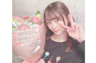 お花頂きました！ありがとうございます
昨日高校卒業したばっかりなので
ストレートツインテールにしましたてへ...