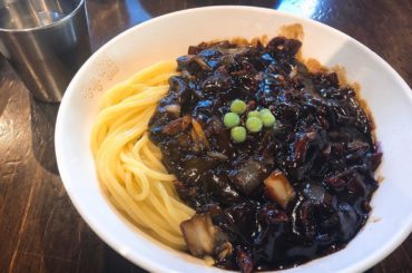 .
新大久保にある私の中の神麺
量が多いからお腹ペコじゃないと
完食が厳しい。ペコだと有り難い。
#チャジャン麺#香港飯店0410...