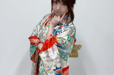 .
舞台信長の野望 最終章のパンフレット撮影してきました♡♡♡
着物 新しくなったぁぁあ!!
……今までの中で1番大人っぽい

帯が珍しく黄色！
見えんけど‪𐤔...