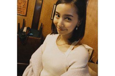 君島、にやり。
.
そろそろお腹がペコペコになってくる時間じゃないですか？
私は昨晩食べすぎたので、今日のお昼は無糖のヨーグルト。
.

みんなは、何気分？
....