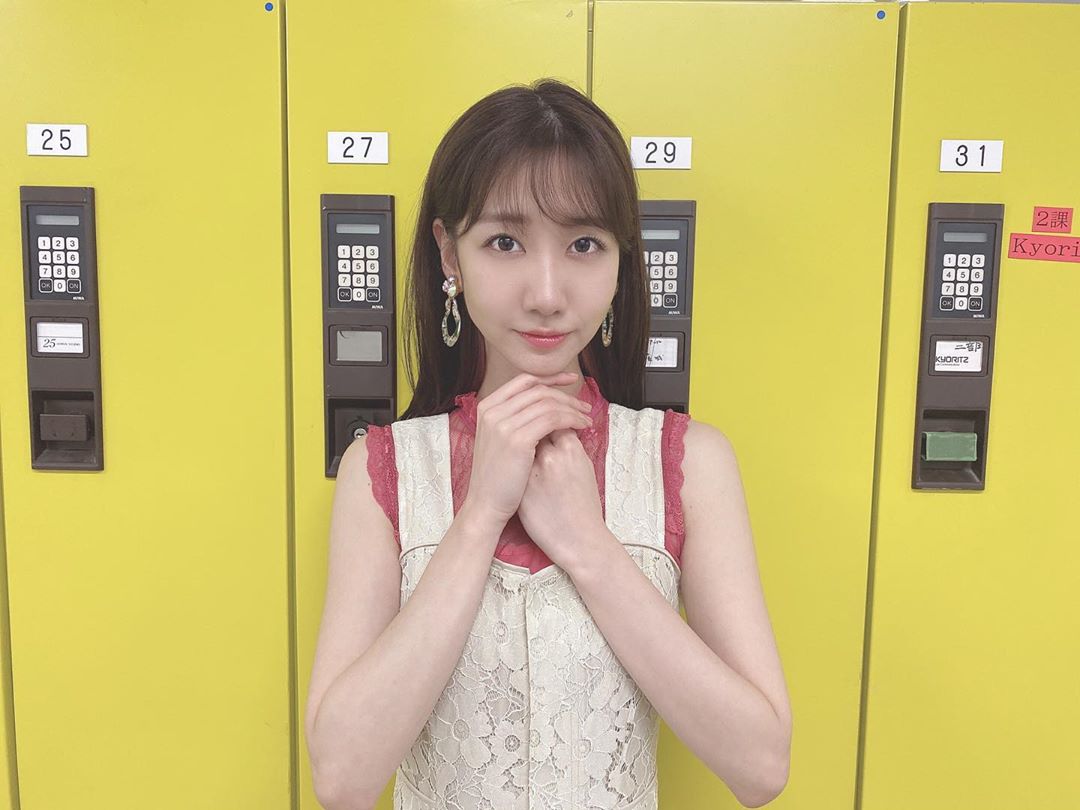 柏木由紀 黄色のロッカー可愛い これは映えてますか Moe Zine 柏木由紀 黄色のロッカー可愛い これは映えてますか Moe Zine